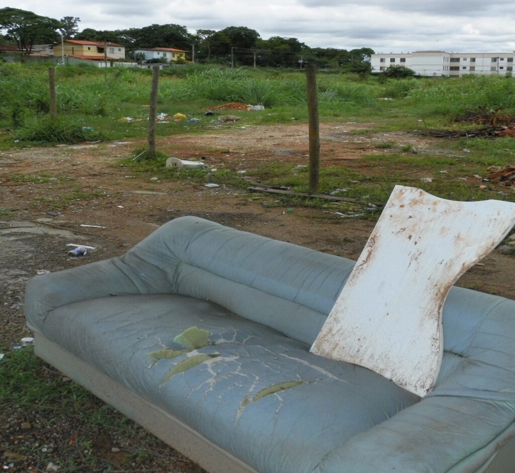 De lote vago à espaço comercial - Topázio Mall Alipio de Melo, Adotante da Praça dos Agricultores